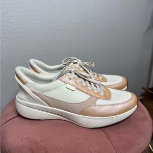 Kizik Hands Free Slip On Sneakers Womens 9.5 Prague Cream Tan Leather Comfort